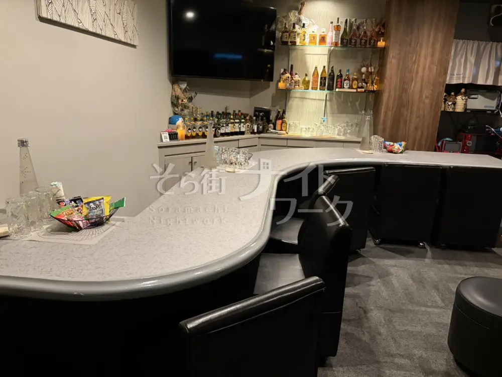 【一見お断り】パンツもOKのカウンター接客★30代・40代が輝く！