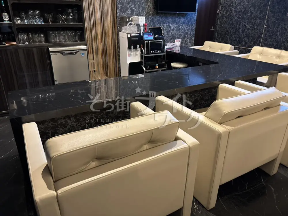 カウンターでゆったり接客★大人女子がさらに輝く自然体スナック★