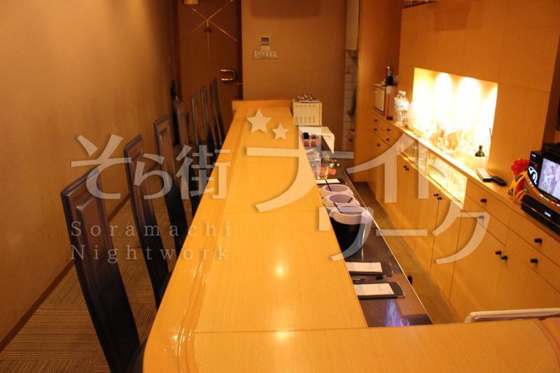 カウンターのみ♪服装自由でローファーもOK！30代～活躍中☆