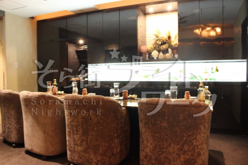 時給2800円♪出勤するだけでもらえるボーナスあり☆