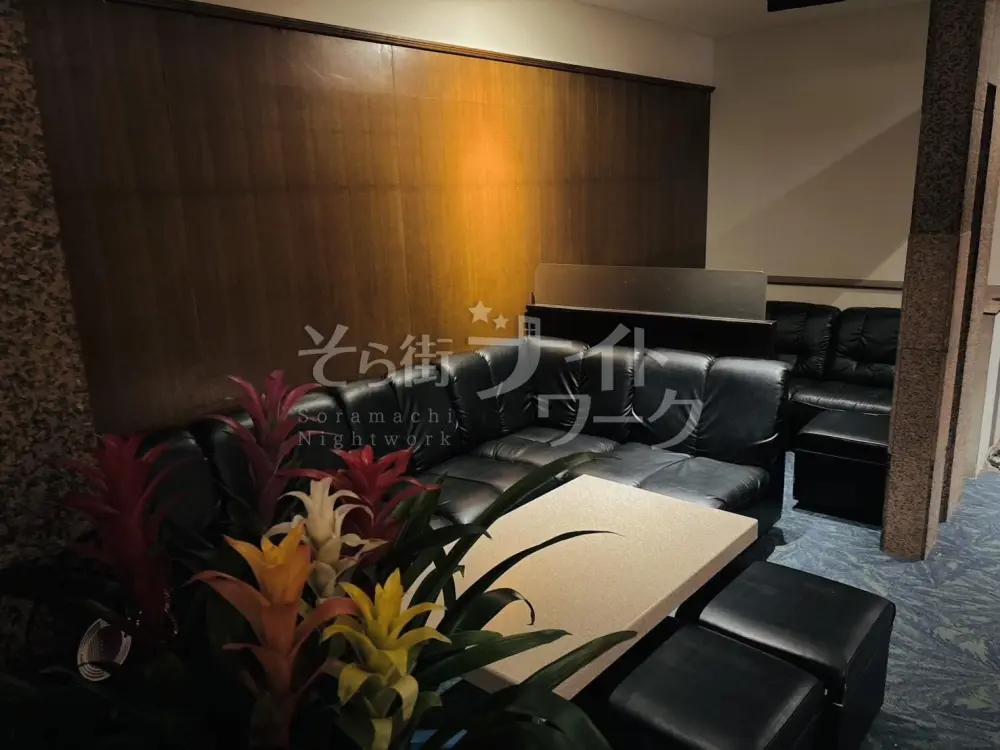 パンツスタイルもOK♪『喫茶店』みたいに働ける愛されスナック♪