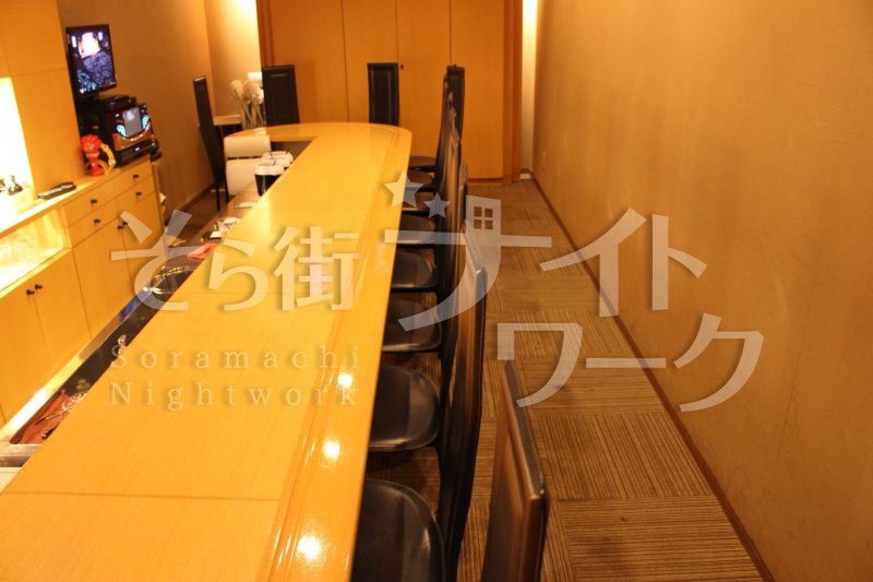 カウンターのみ♪服装自由でローファーもOK！30代～活躍中☆