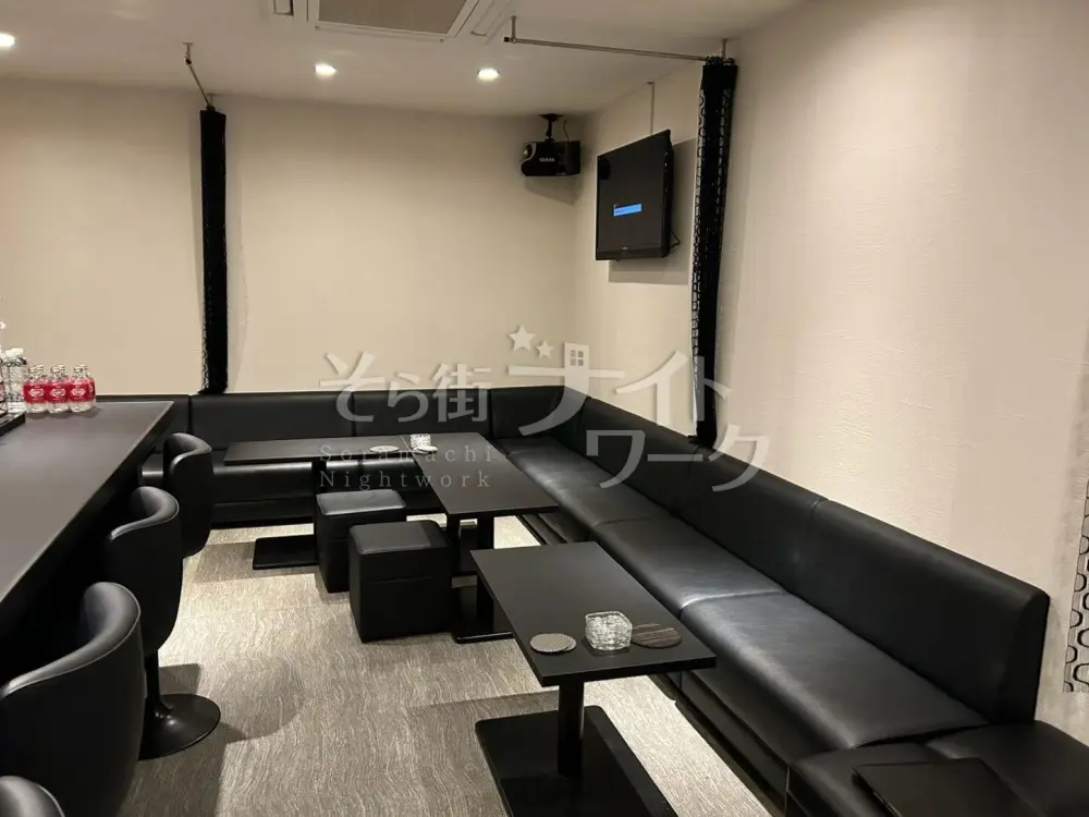 まだまだ新店気分♪30代・40代も活躍!日払い&無料送迎◎