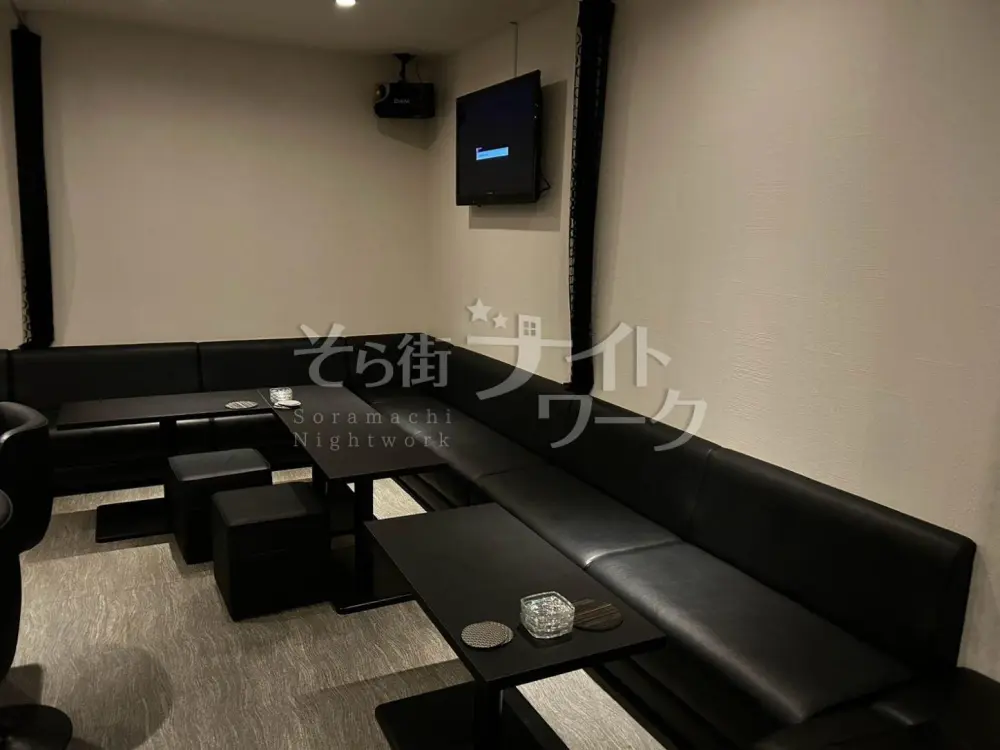 まだまだ新店気分♪30代・40代も活躍!日払い&無料送迎◎